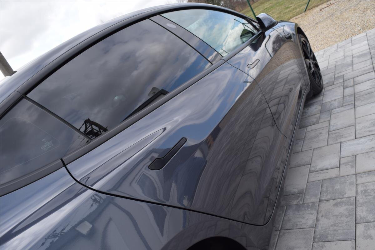 Tesla Model 3 Sedan / Limuzína 0,0 377 kw