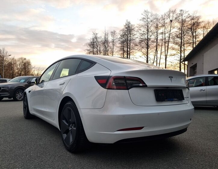 Tesla Model 3 Sedan / Limuzína 0,0 355 kw