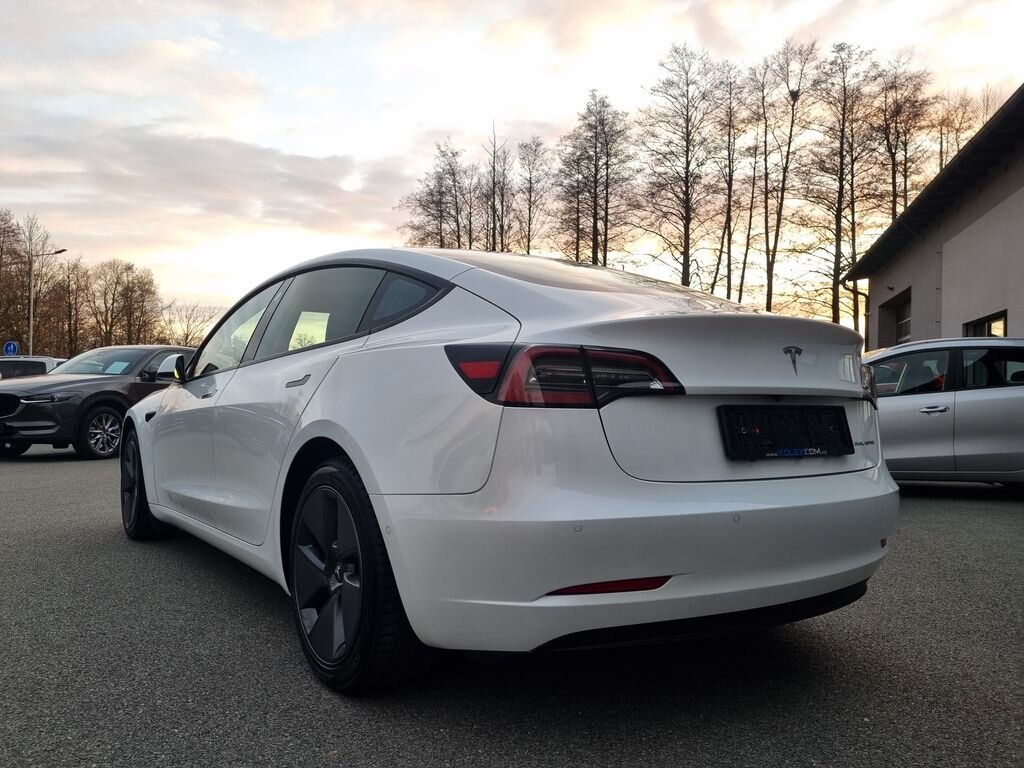 Tesla Model 3 Sedan / Limuzína 0,0 355 kw