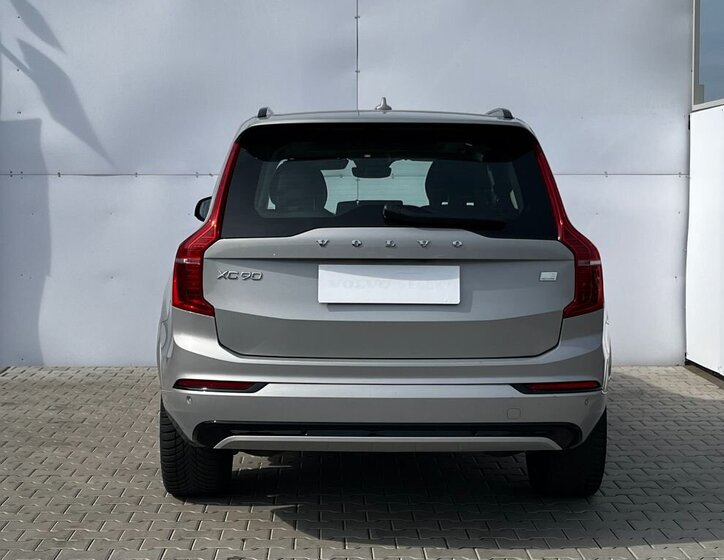 Volvo XC90 SUV / Terénní 2,0 l 335 kw