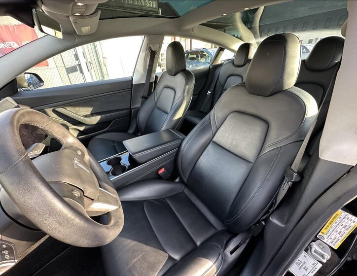 Tesla Model 3 Sedan / Limuzína 0,0 239 kw