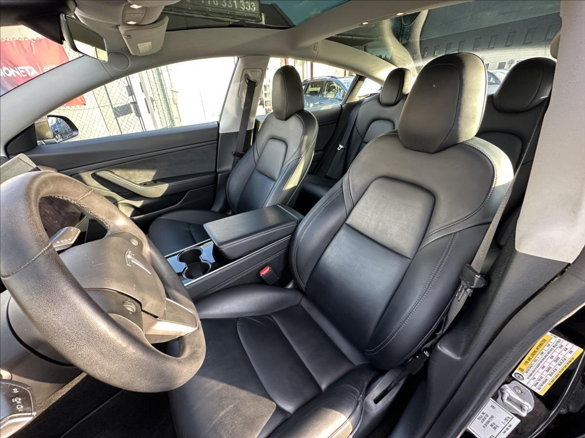 Tesla Model 3 Sedan / Limuzína 0,0 239 kw