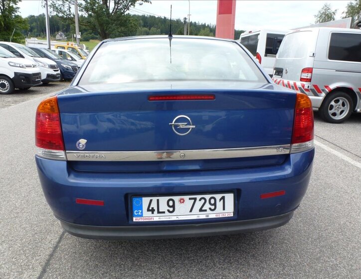Opel Vectra Sedan / Limuzína 1,8 l 90 kw
