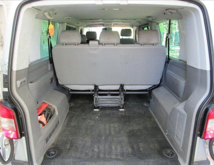 Volkswagen Caravelle Kombi 2,5 l 128 kw