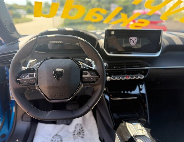 Peugeot 2008 SUV 1,2 l 100 kw