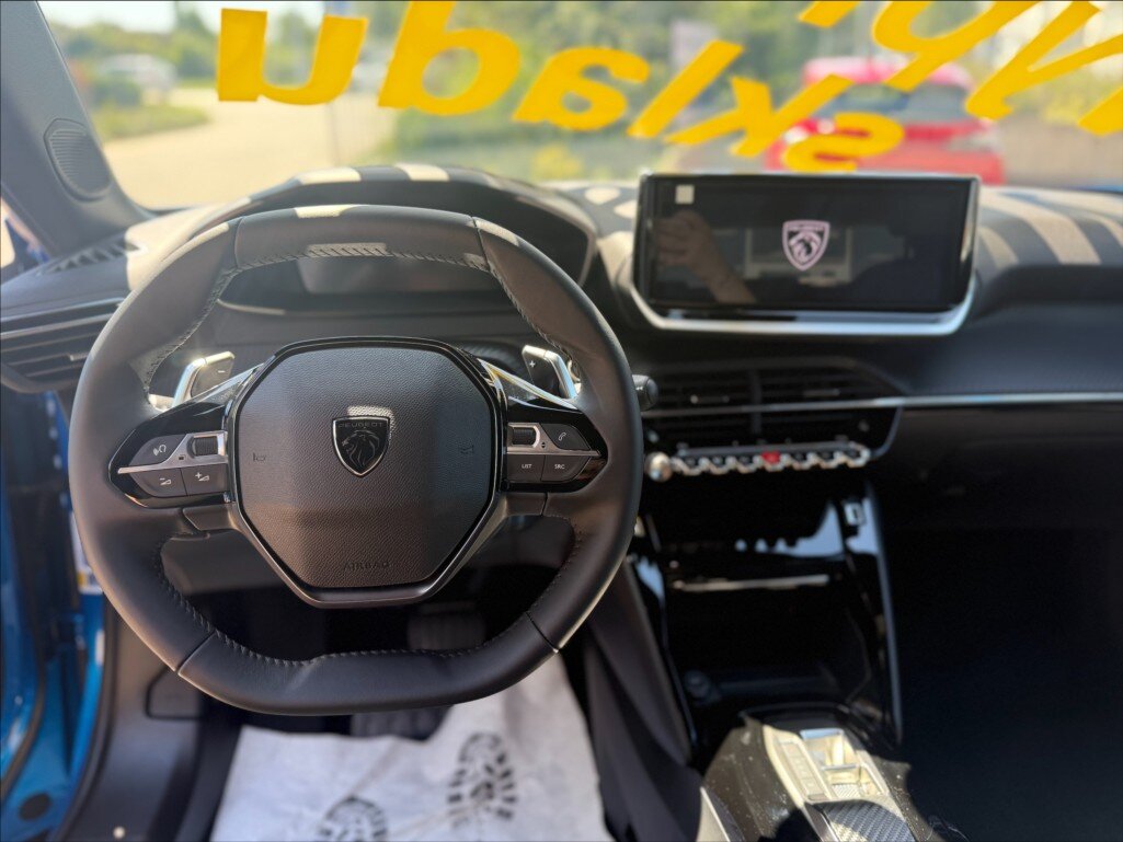 Peugeot 2008 SUV 1,2 l 100 kw