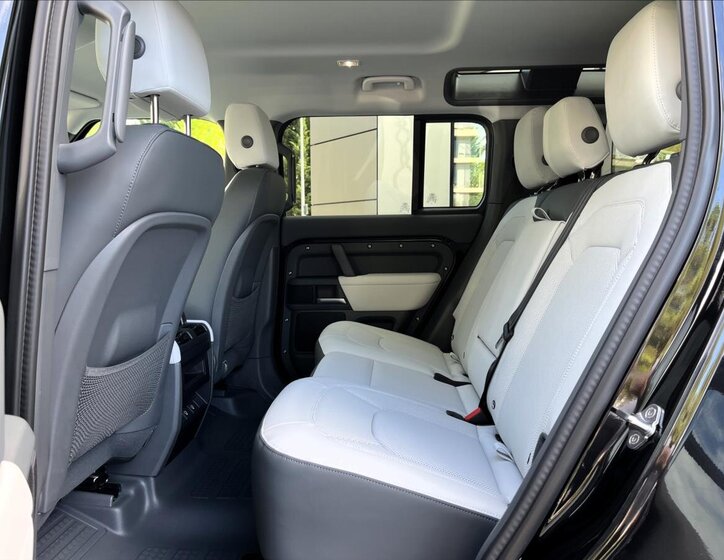 Land Rover Defender SUV 3,0 l 183 kw