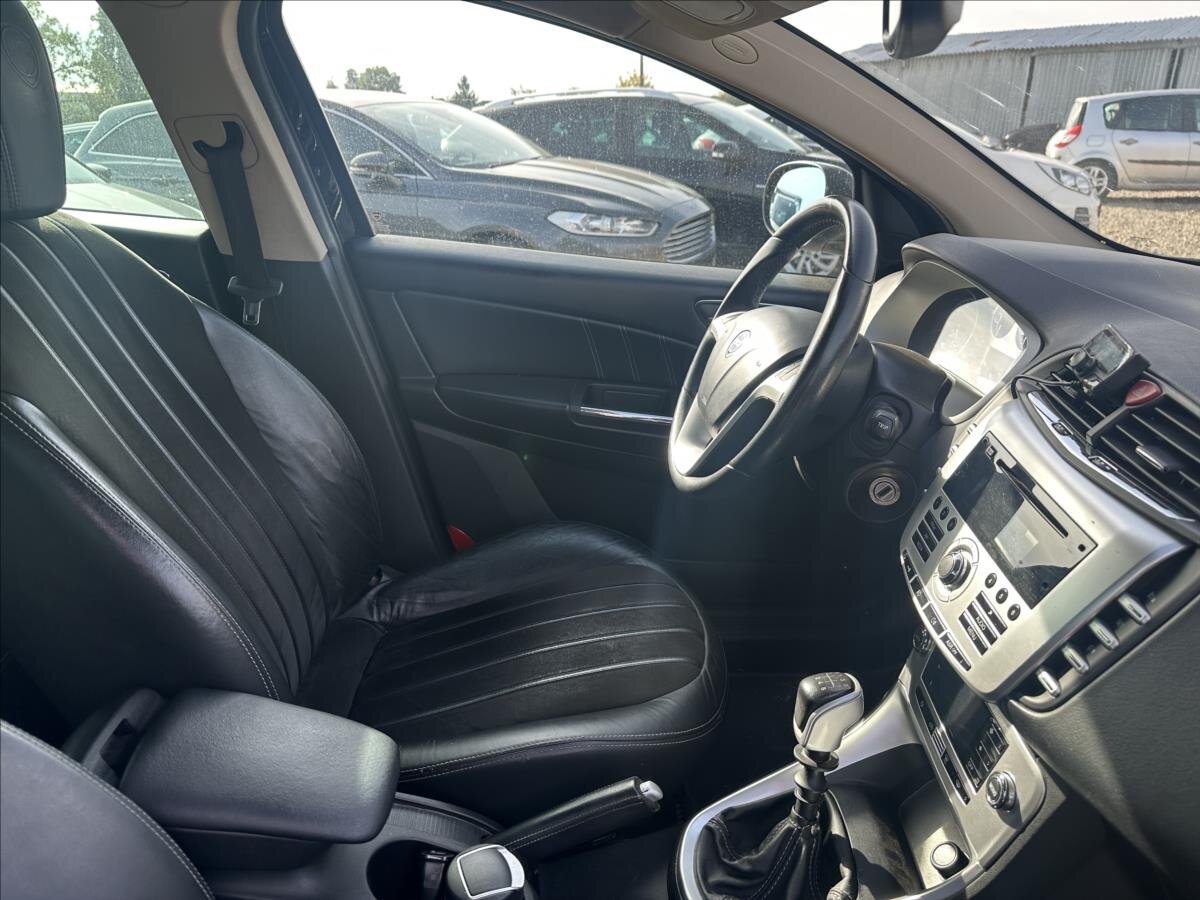 Lancia Delta Hatchback 1,4 l 88 kw