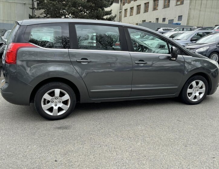 Peugeot 5008 Kombi 2,0 l 110 kw