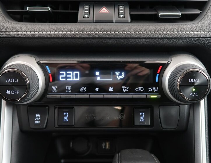 Toyota RAV4 SUV / Terénní 2,5 l 131 kw