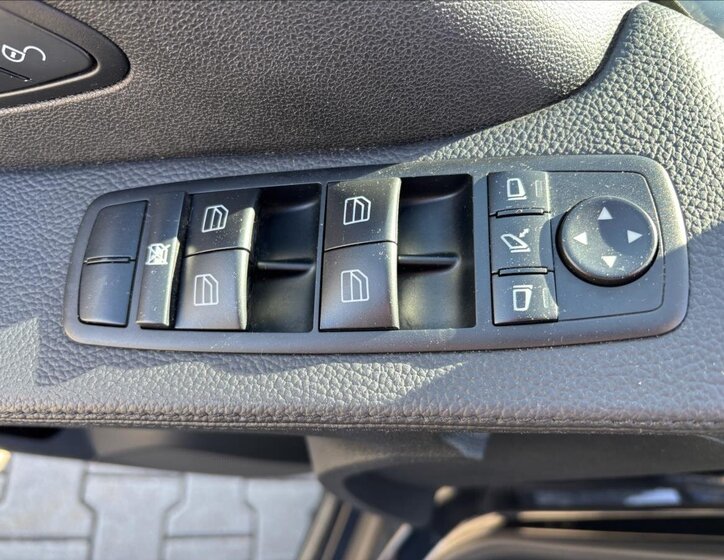 Mercedes-Benz Třídy R Kombi 3,0 l 165 kw