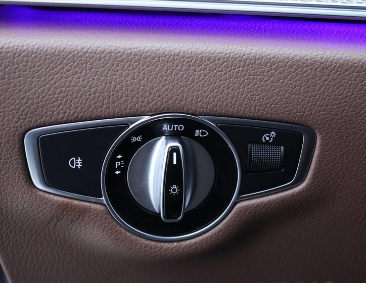 Mercedes-Benz Třídy E Sedan 2,0 l 143 kw