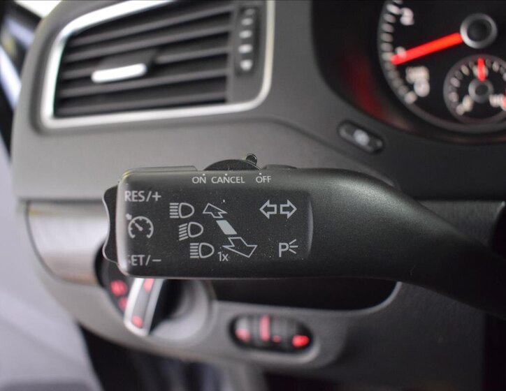 Volkswagen Jetta Sedan / Limuzína 1,2 l 77 kw