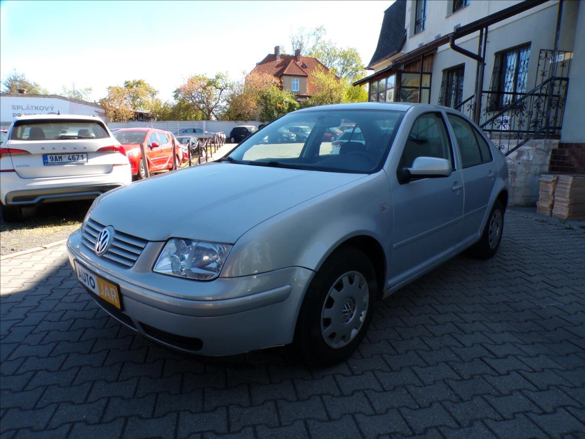 Volkswagen Bora Sedan / Limuzína 1,6 l 74 kw