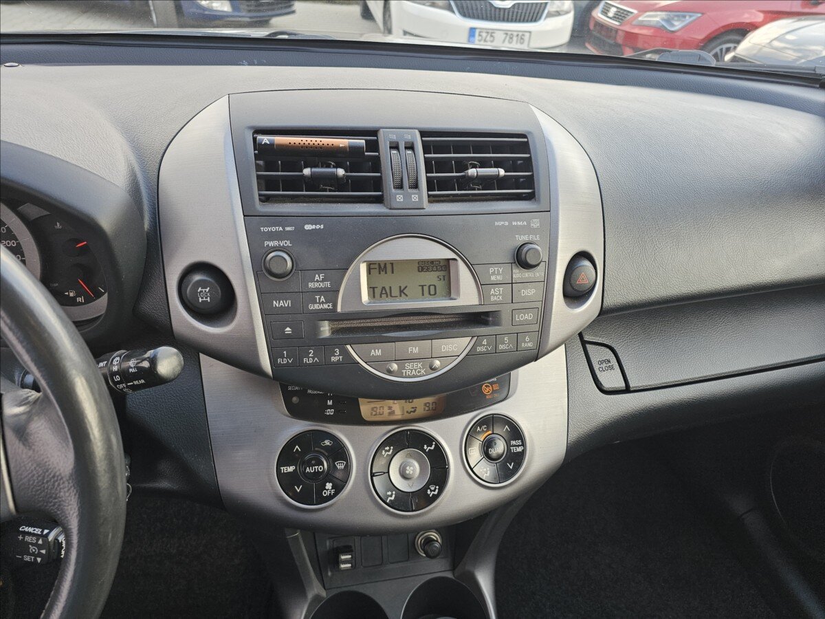 Toyota RAV4 Kombi 2,2 l 100 kw
