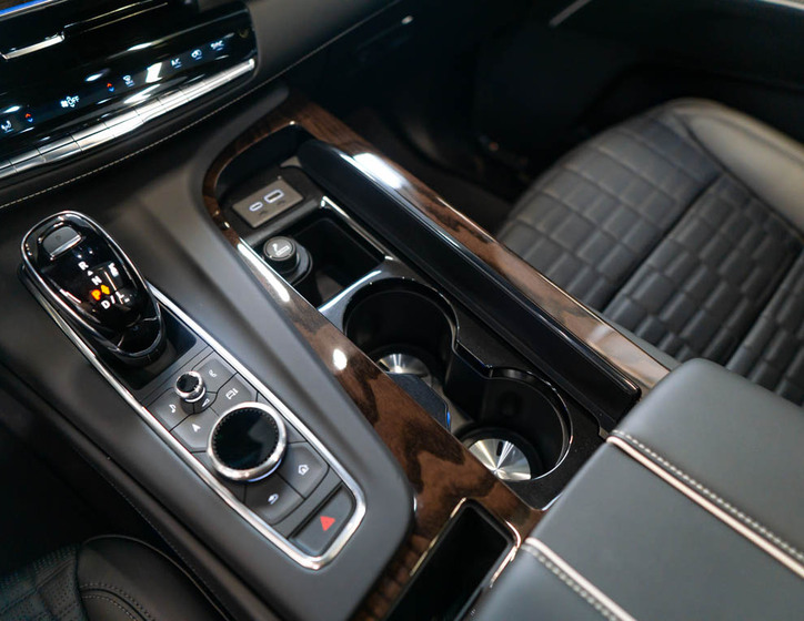 Cadillac Escalade 32