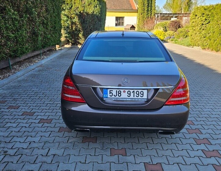 Mercedes-Benz Ostatní Sedan / Limuzína 0,0 0
