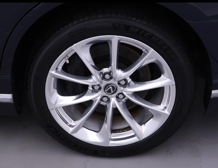 Lexus LS 500h Sedan / Limuzína 3,5 l 220 kw