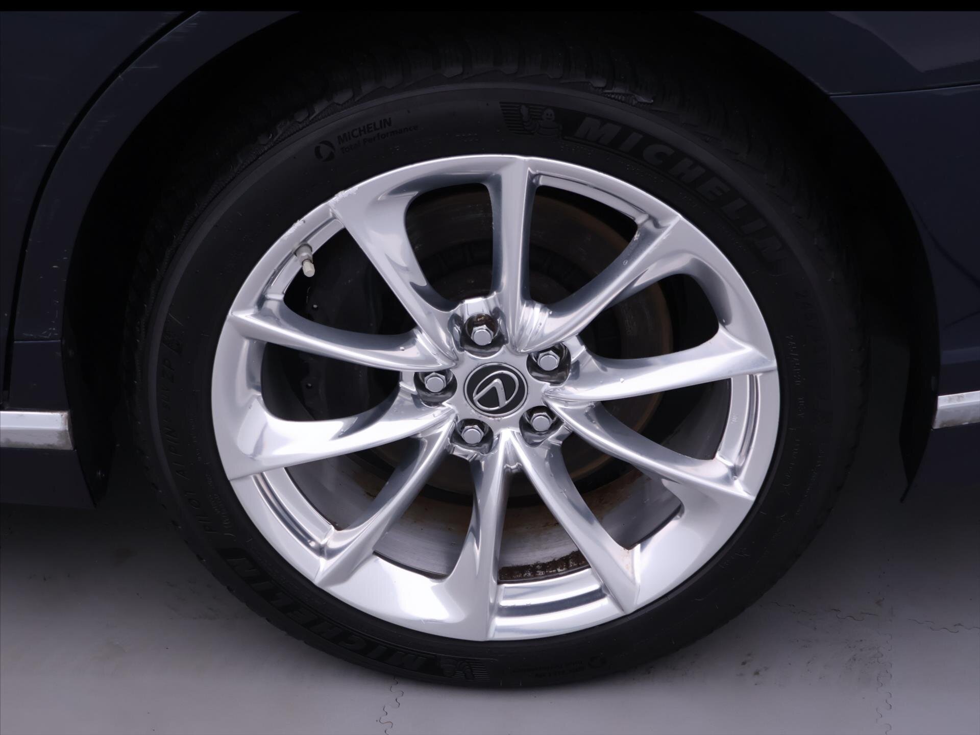 Lexus LS 500h Sedan / Limuzína 3,5 l 220 kw