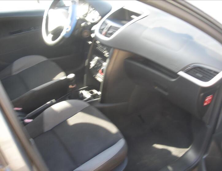 Peugeot 207 8