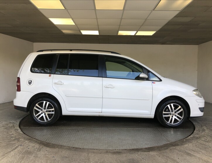 Volkswagen Touran 8