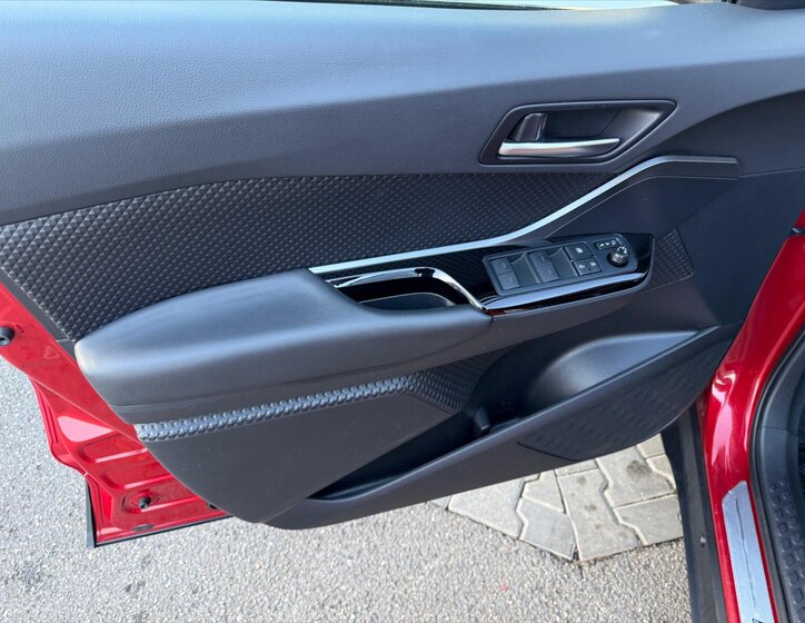 Toyota C-HR SUV 2,0 l 112 kw