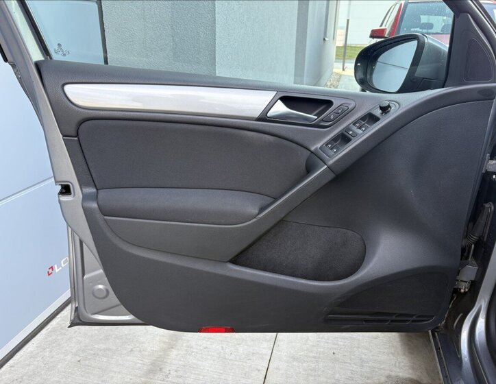 Volkswagen Golf Hatchback 1,2 l 77 kw