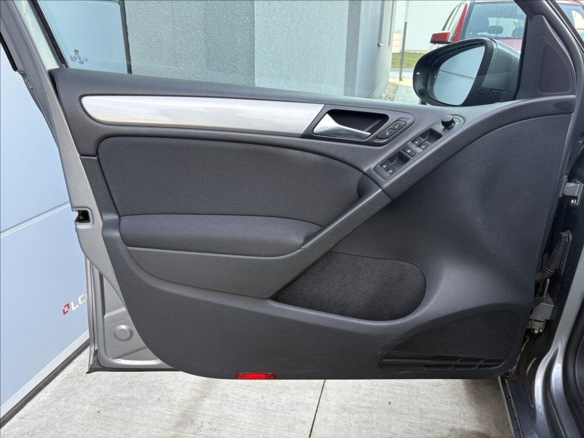 Volkswagen Golf Hatchback 1,2 l 77 kw