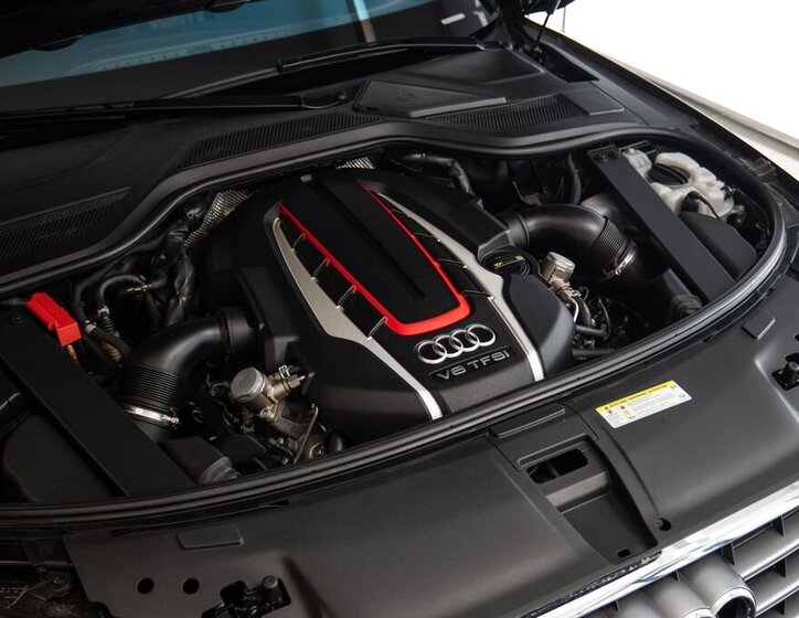 Audi S8 Sedan / Limuzína 4,0 l 382 kw