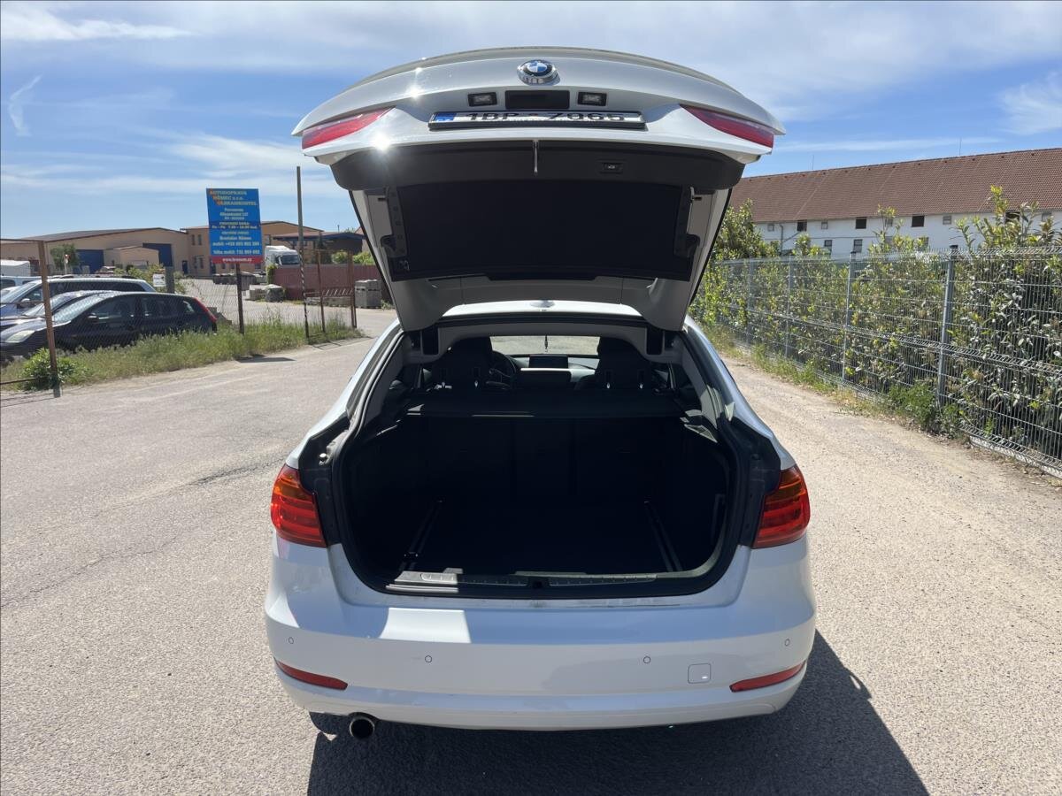 BMW Řada 3 Sedan / Limuzína 2,0 l 135 kw