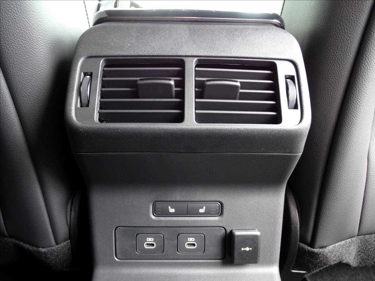 Land Rover Range Rover Velar SUV / Terénní 2,0 l 150 kw