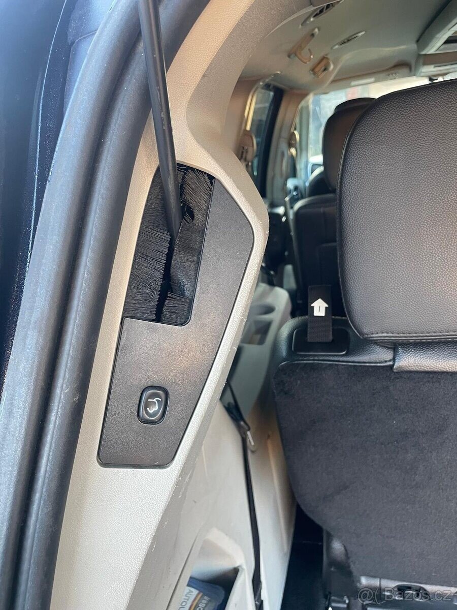 Chrysler Town & Country MPV 3,6 l 208 kw