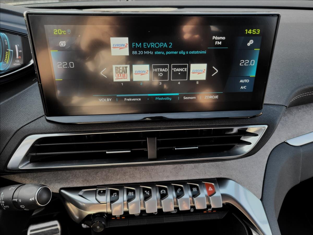 Peugeot 3008 SUV 1,6 l 133 kw