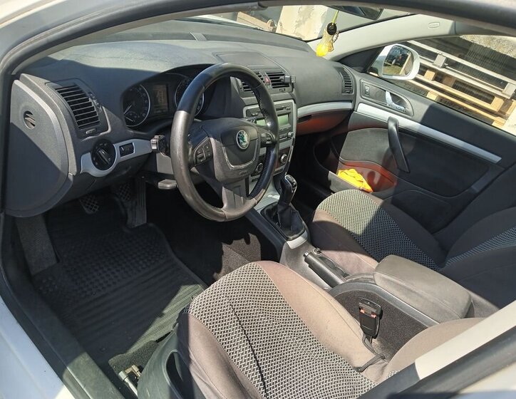 Škoda Octavia Sedan / Limuzína 1,6 l 77 kw