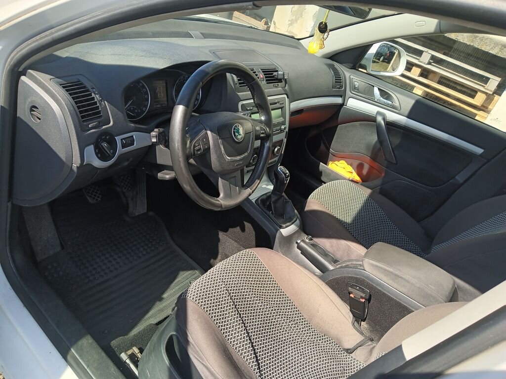 Škoda Octavia Sedan / Limuzína 1,6 l 77 kw