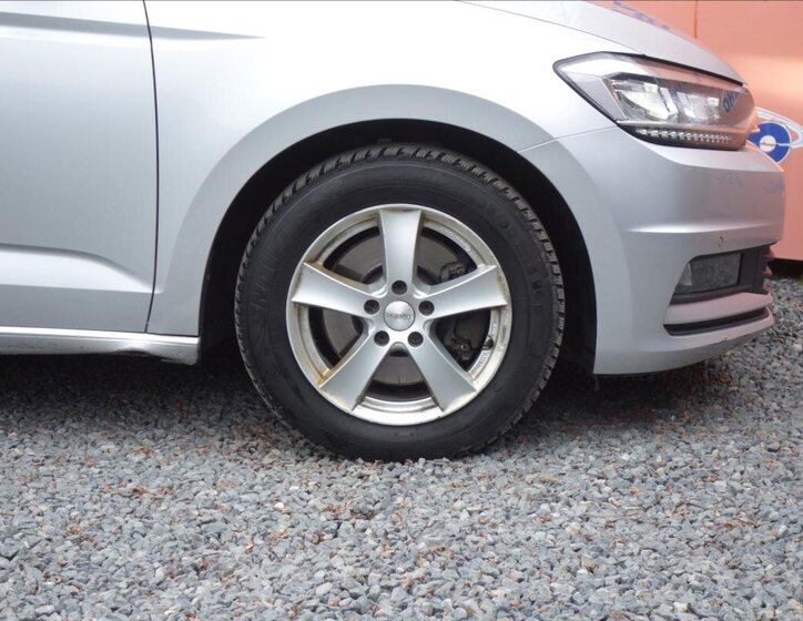 Volkswagen Touran 9