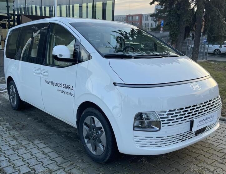 Hyundai Staria 1