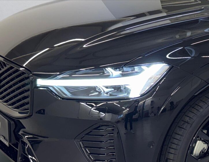 Volvo XC60 SUV / Terénní 2,0 l 228 kw