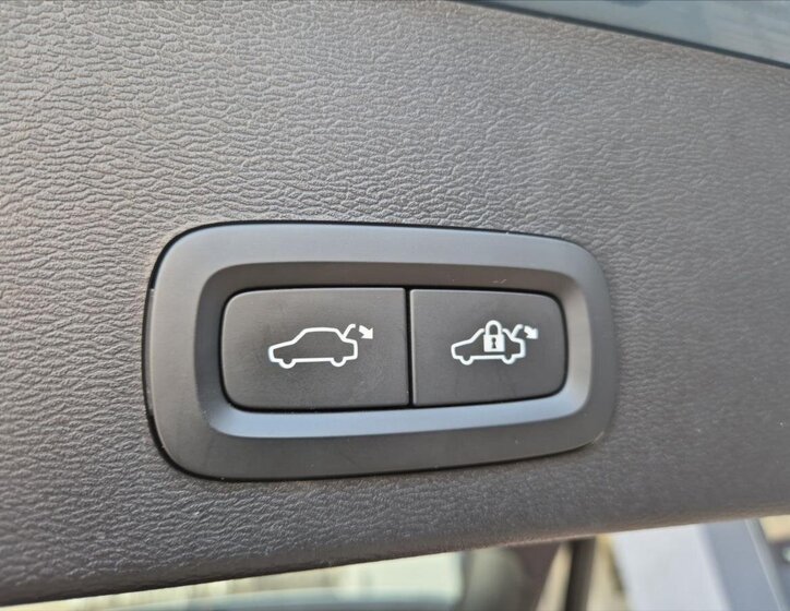 Volvo XC40 SUV / Terénní 2,0 l 120 kw