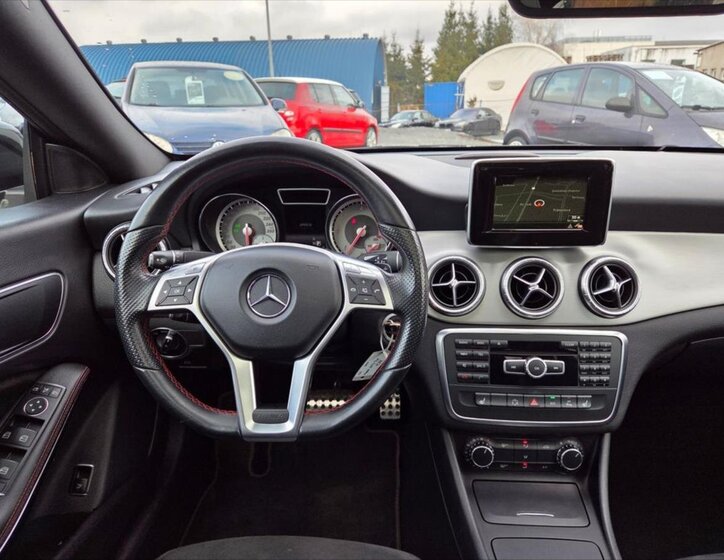 Mercedes-Benz CLA Sedan / Limuzína 1,8 l 100 kw