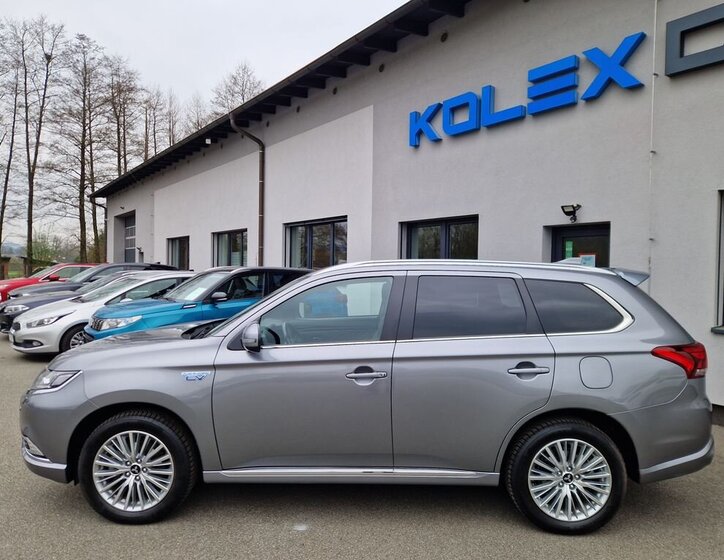 Mitsubishi Outlander SUV / Terénní 2,4 l 165 kw