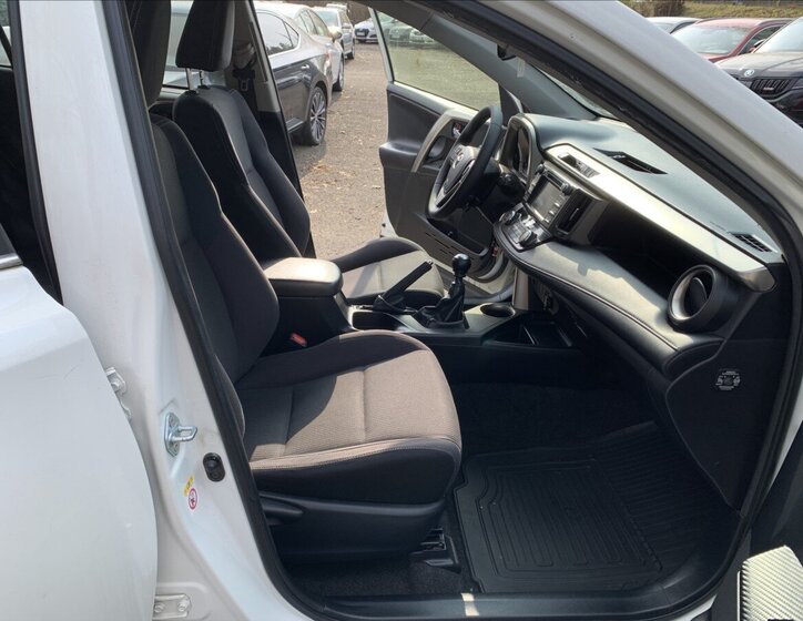 Toyota RAV4 SUV / Terénní 2,2 l 110 kw