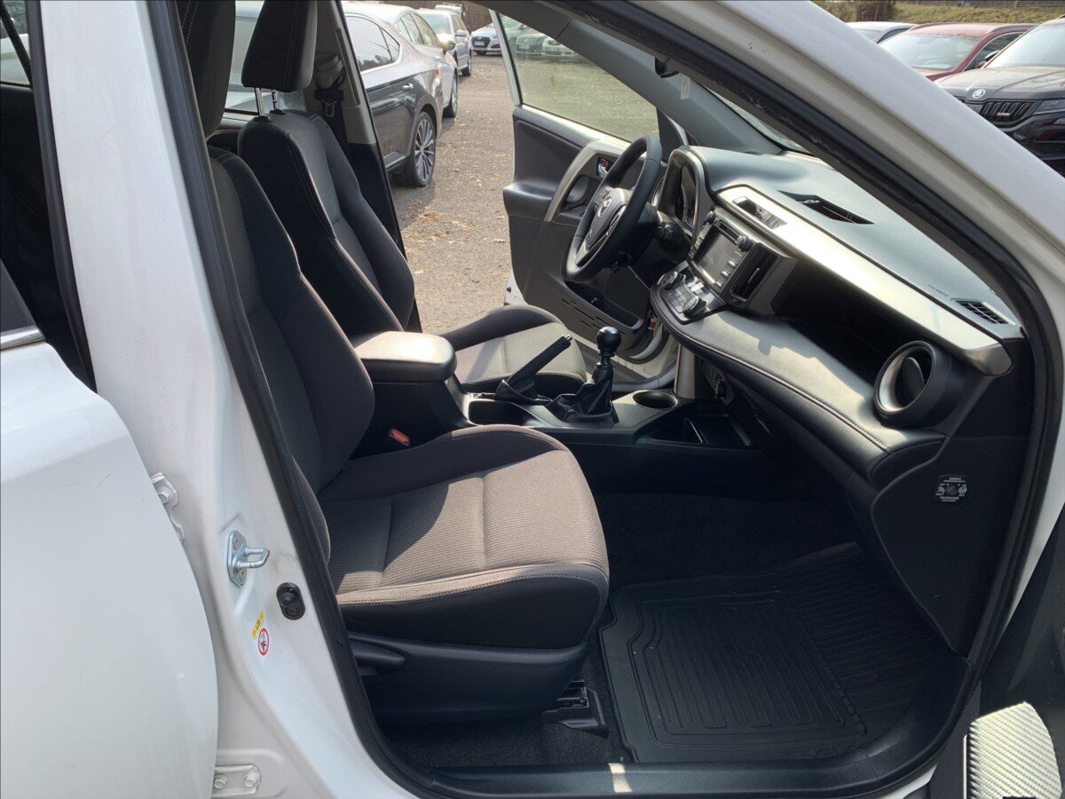 Toyota RAV4 SUV / Terénní 2,2 l 110 kw