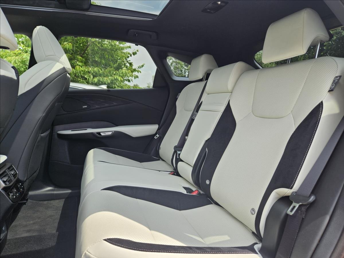 Lexus RX 500h SUV / Terénní 2,4 l 273 kw