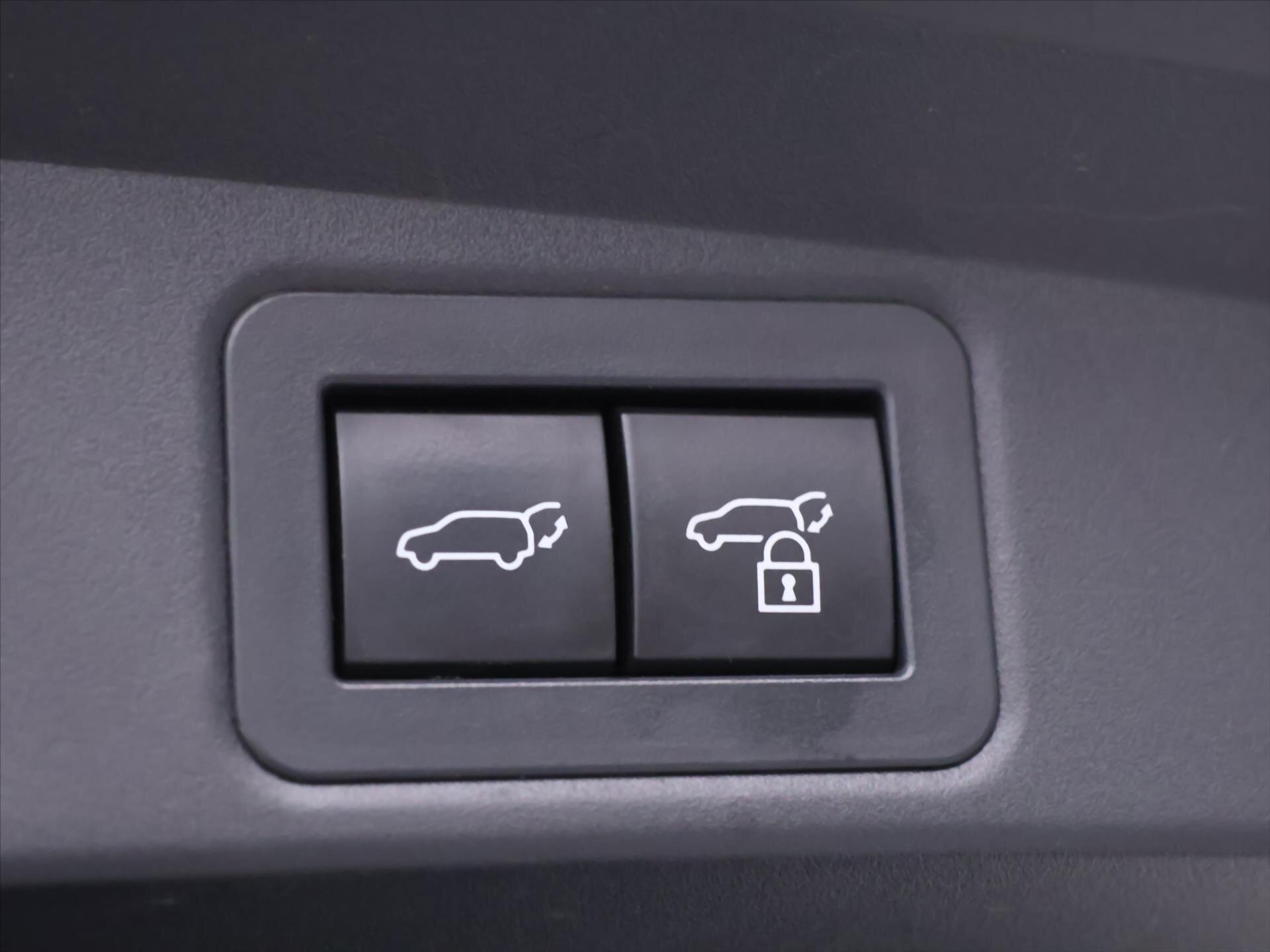 Toyota Corolla Kombi 2,0 l 112 kw