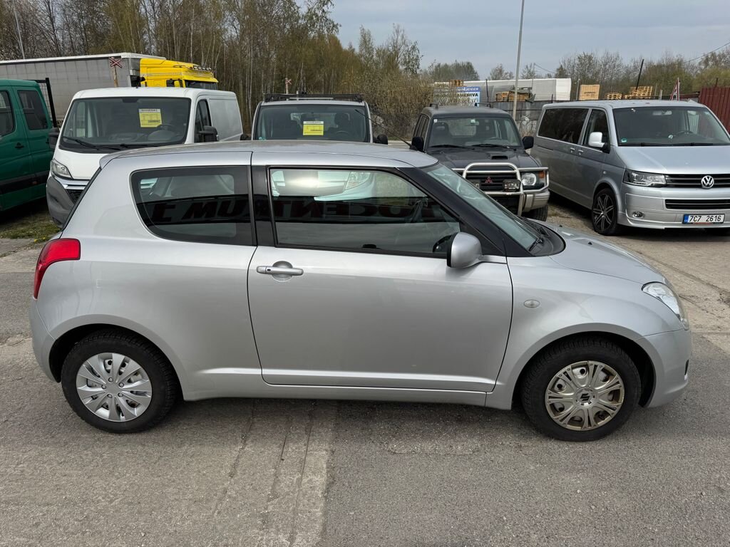 Suzuki Swift Hatchback 1,3 l 67 kw