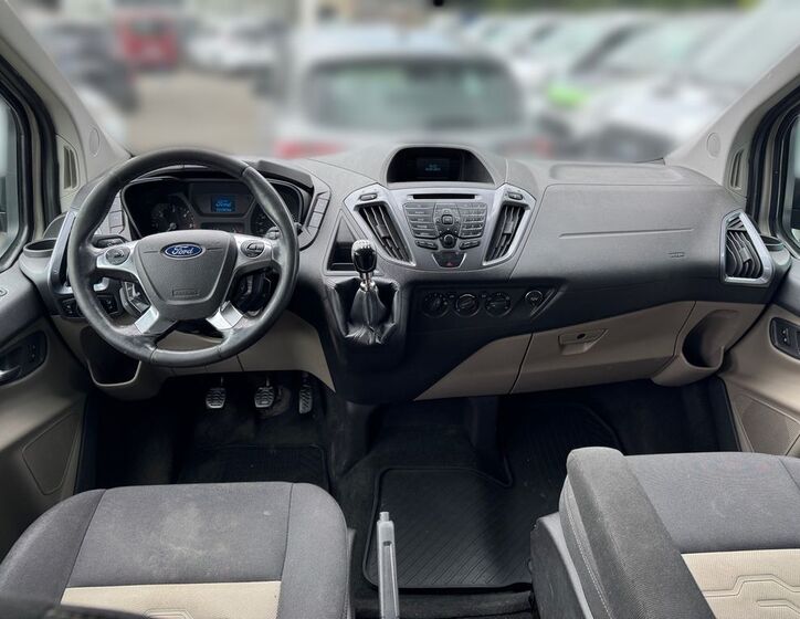 Ford Tourneo Custom 10