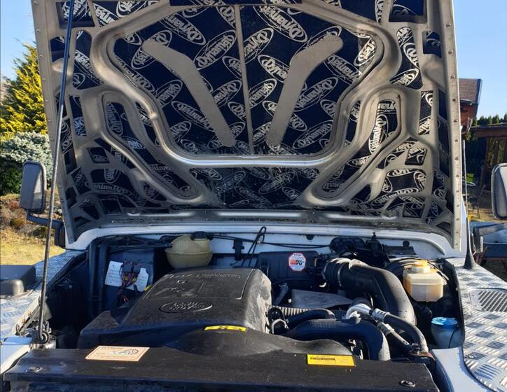 Land Rover Defender 49