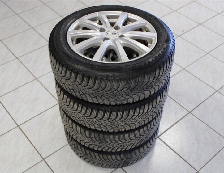 Opel Crossland X SUV / Terénní 1,2 l 61 kw