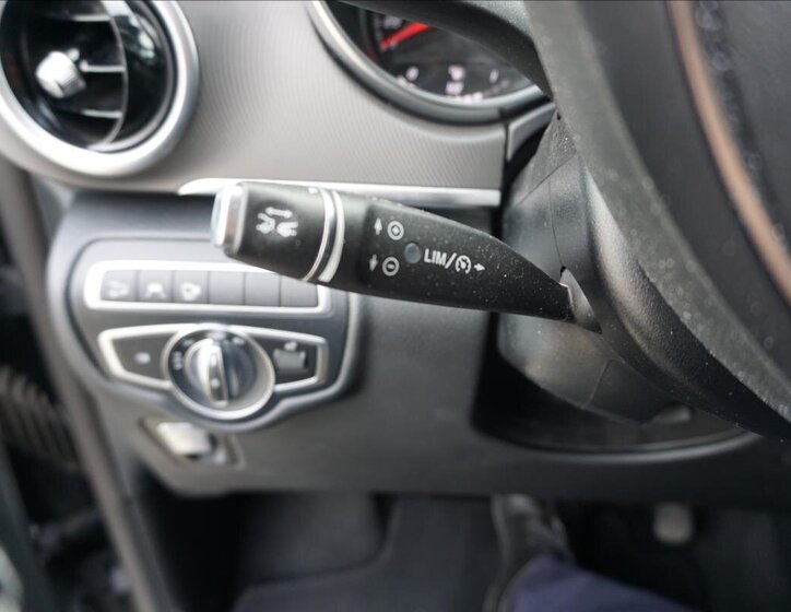 Mercedes-Benz Třídy V 12